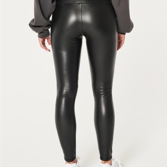 Hollister Ultra High Rise 28” Faux Vegan Leather Leggings Black Stretch Medium - Picture 3 of 12